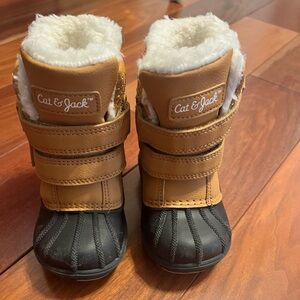 NEW CAT & JACK KIDS WINTER  BOOTS SIZE 5